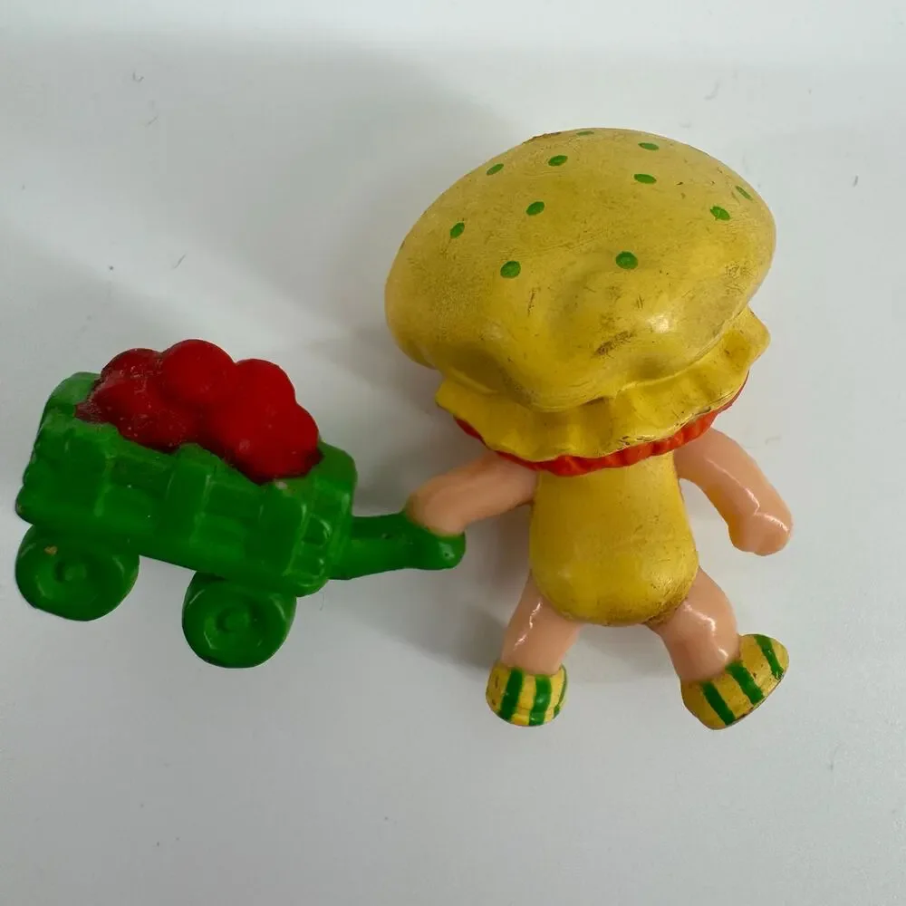 1982 Kenner Apple Dumplin’ with Apple Cart Strawberry Shortcake Figure Vintage